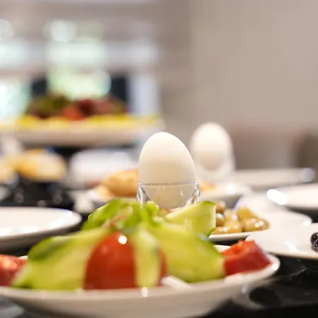 Hotel Eniza 4*